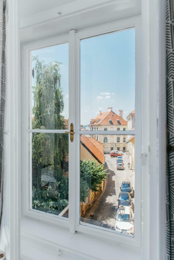 Old Town Tale Apartment Zagreb Bagian luar foto