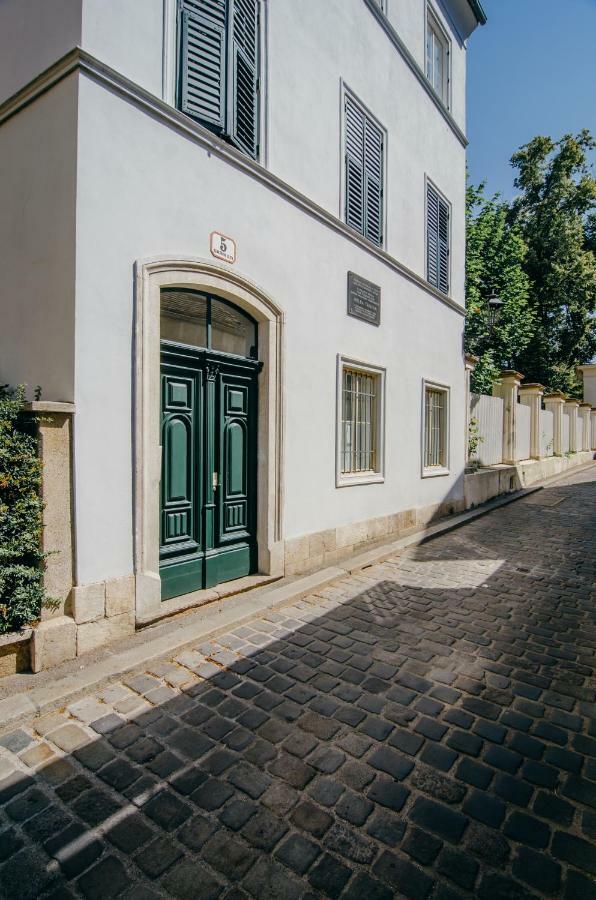 Old Town Tale Apartment Zagreb Bagian luar foto