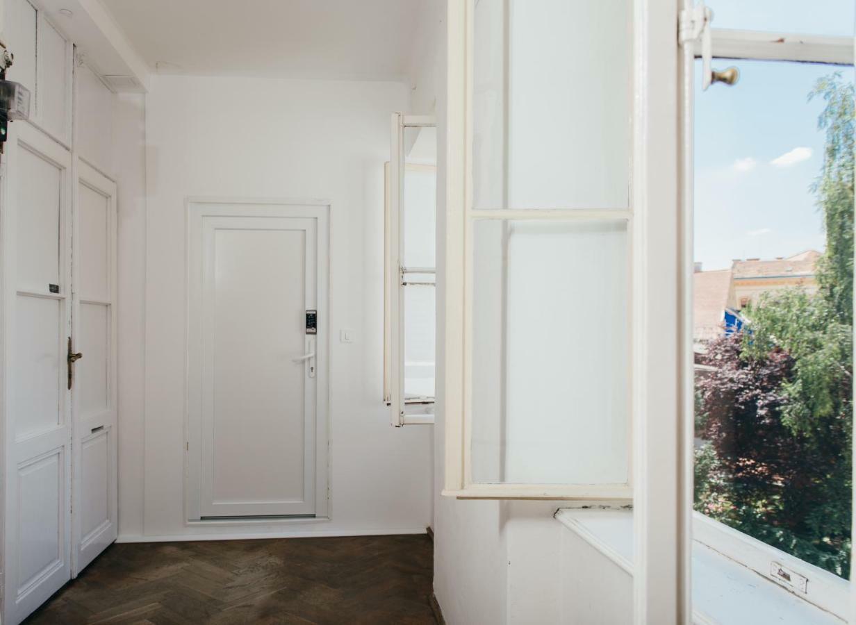 Old Town Tale Apartment Zagreb Bagian luar foto
