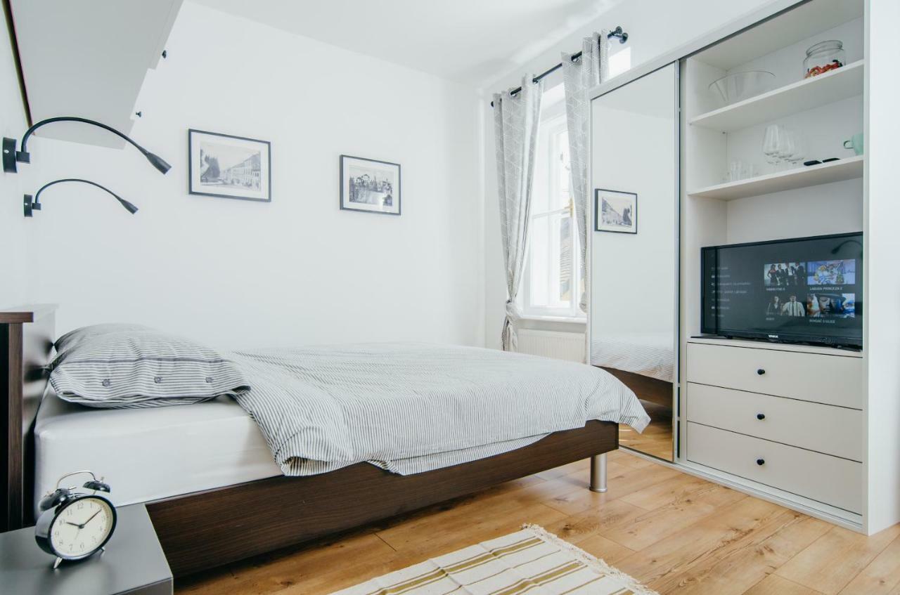 Old Town Tale Apartment Zagreb Bagian luar foto
