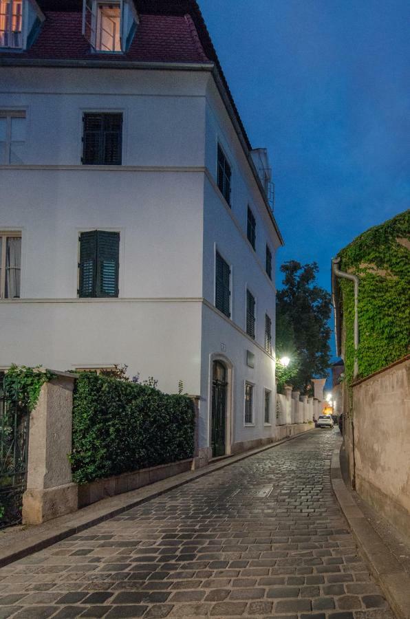 Old Town Tale Apartment Zagreb Bagian luar foto