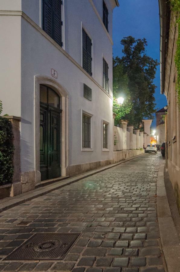 Old Town Tale Apartment Zagreb Bagian luar foto