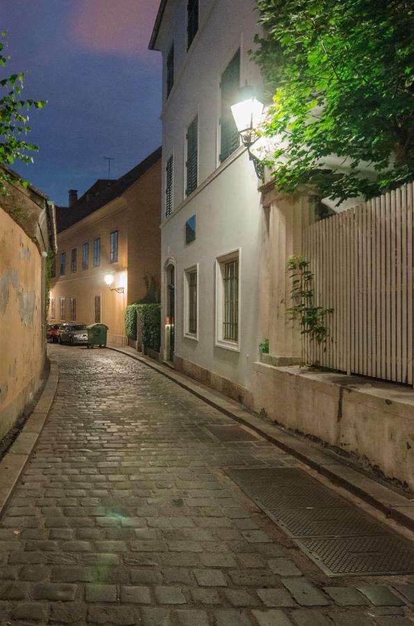 Old Town Tale Apartment Zagreb Bagian luar foto