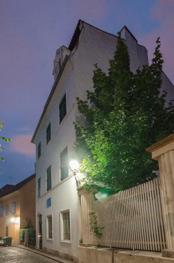 Old Town Tale Apartment Zagreb Bagian luar foto
